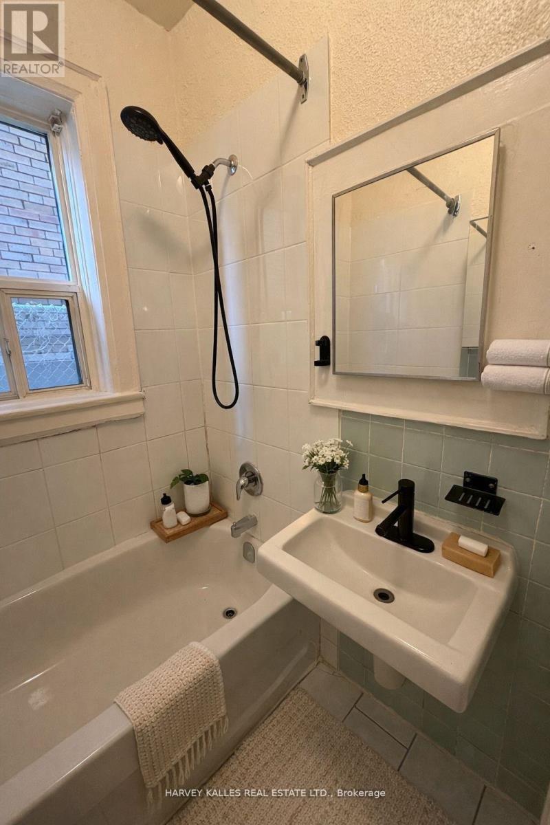 UNIT#103 - 105 KENWOOD AVENUE