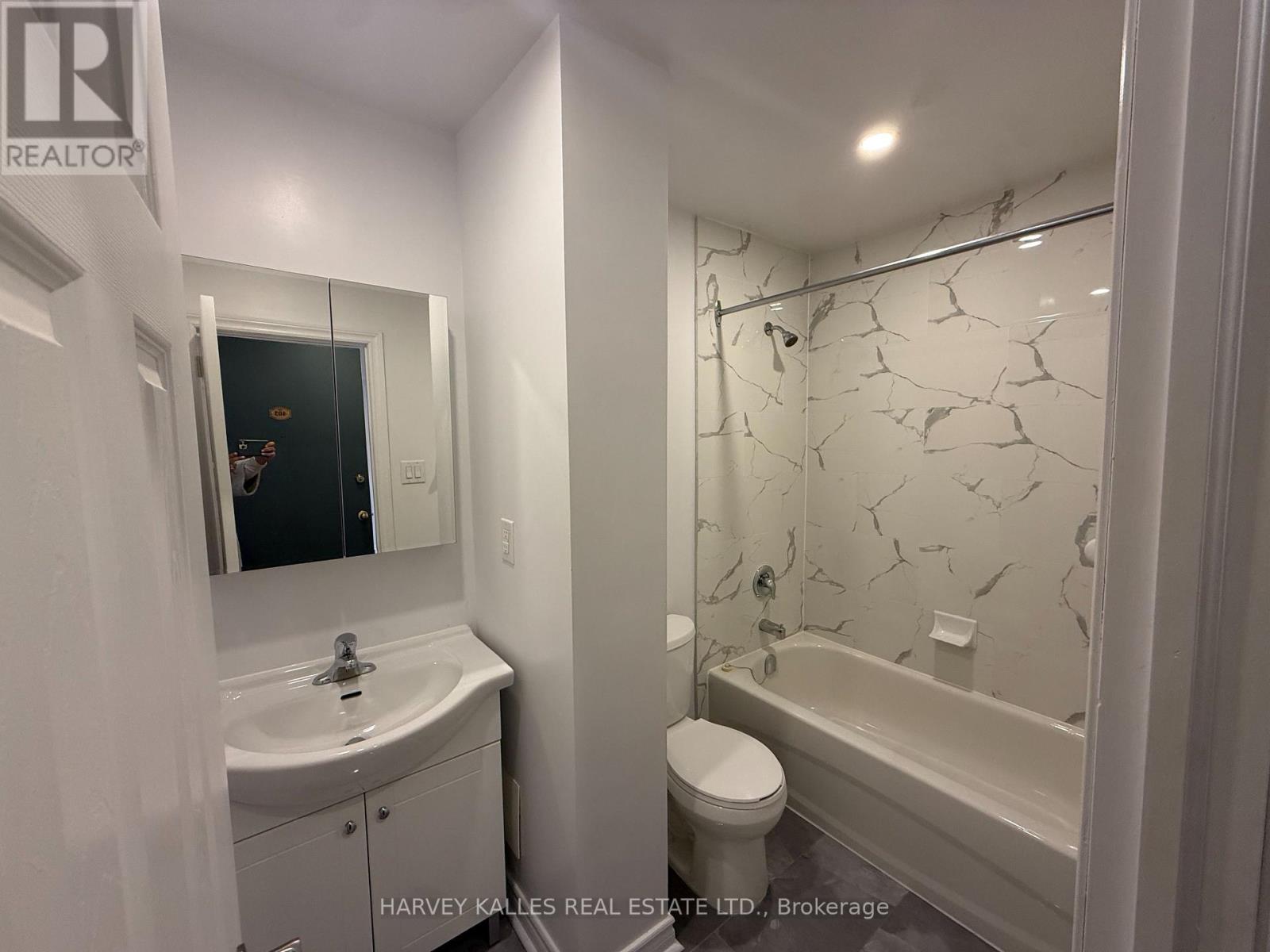 403 - 180 VAUGHAN ROAD