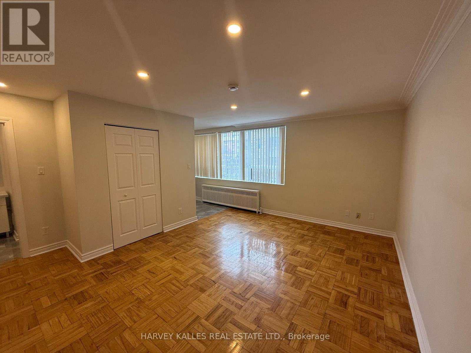 403 - 180 VAUGHAN ROAD