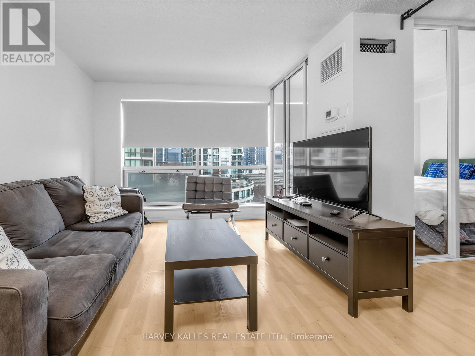 705 - 10 YONGE STREET