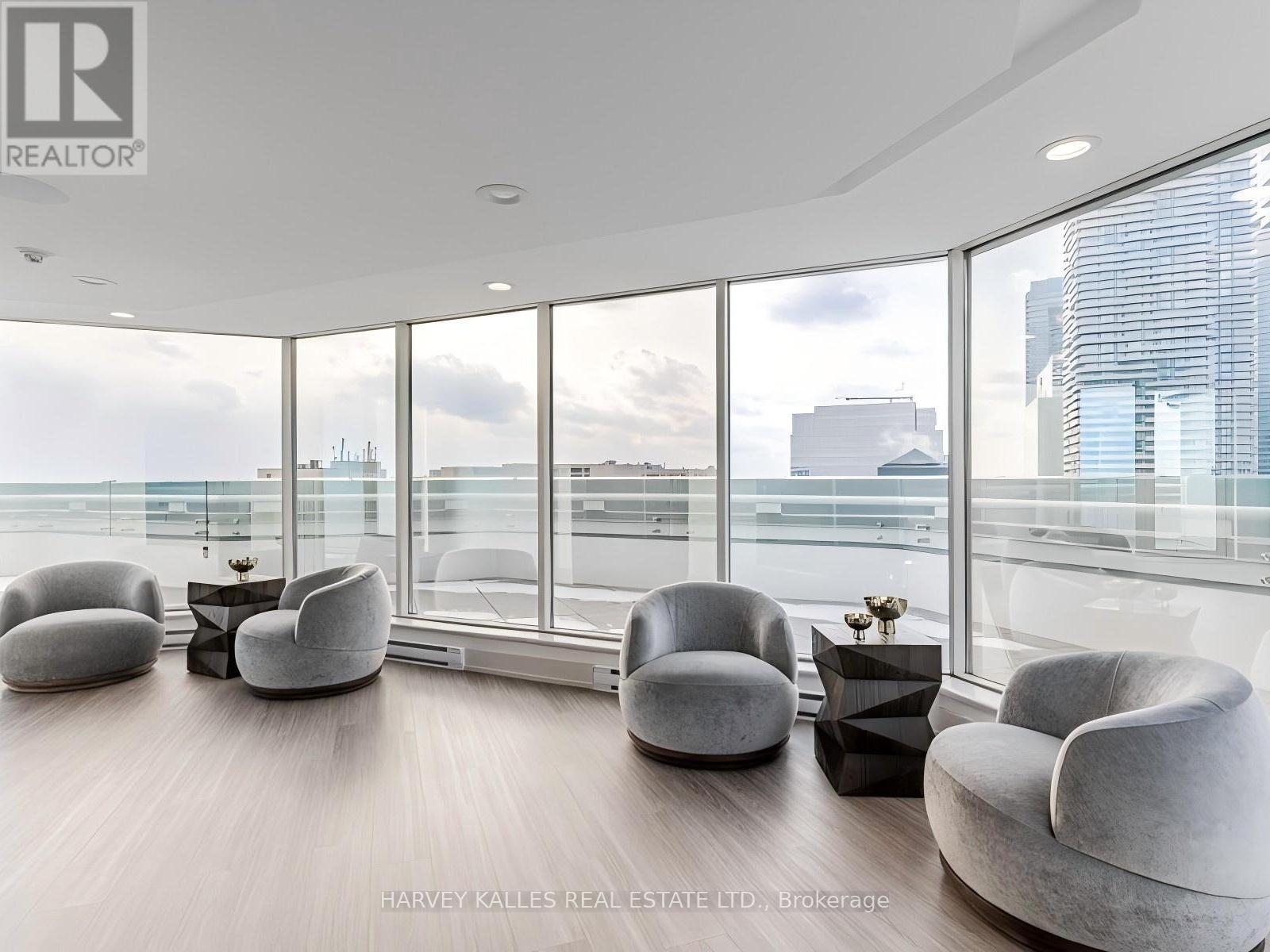 705 - 10 YONGE STREET