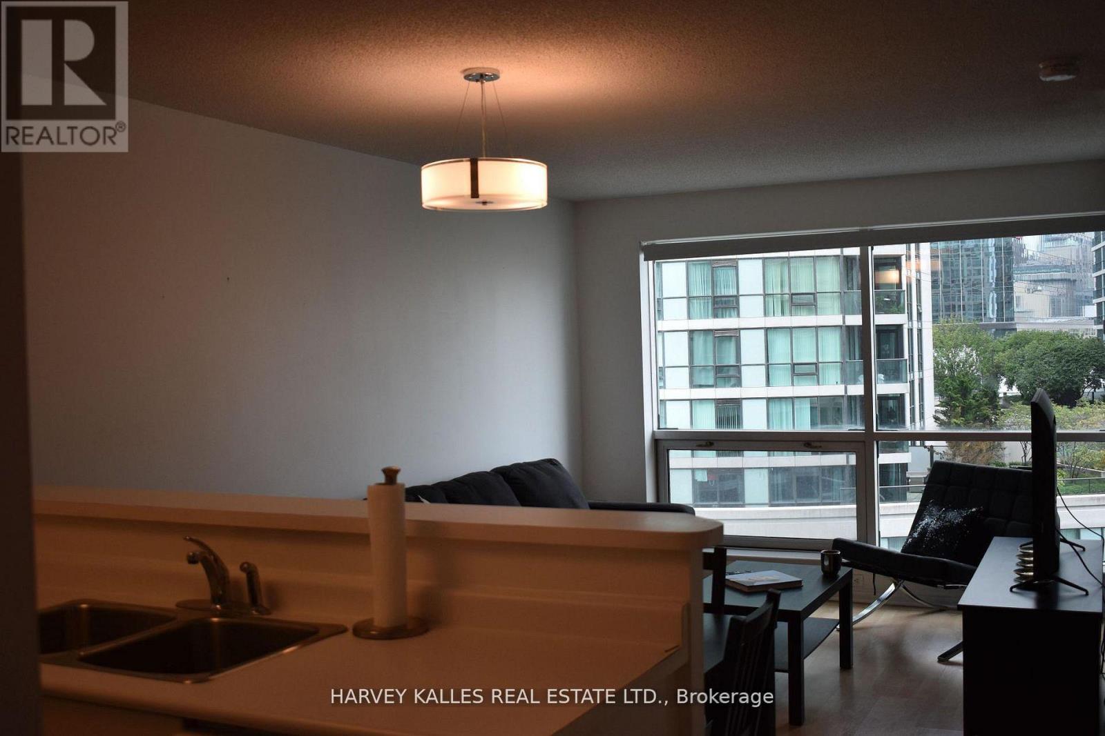 705 - 10 YONGE STREET