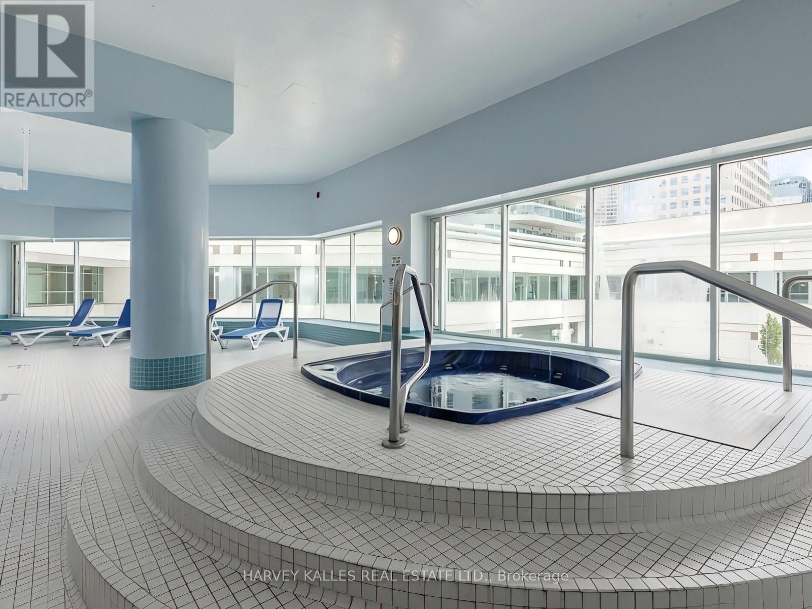 705 - 10 YONGE STREET