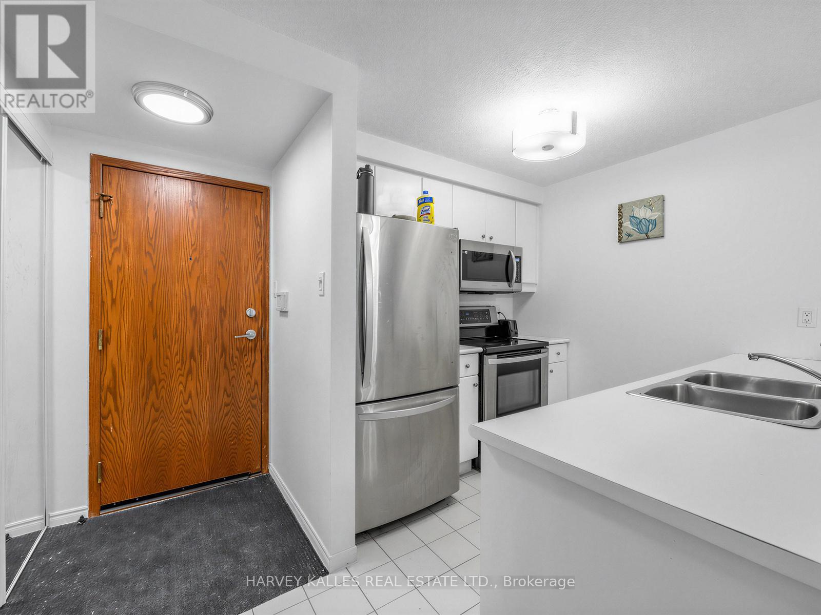 705 - 10 YONGE STREET