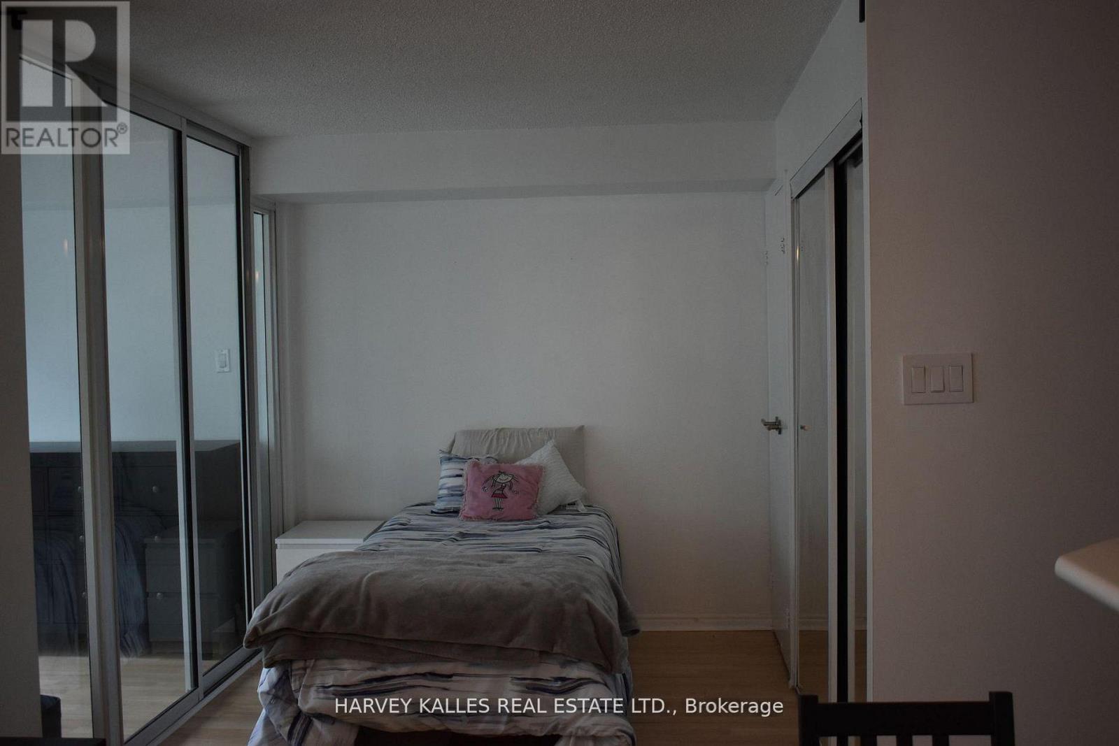 705 - 10 YONGE STREET