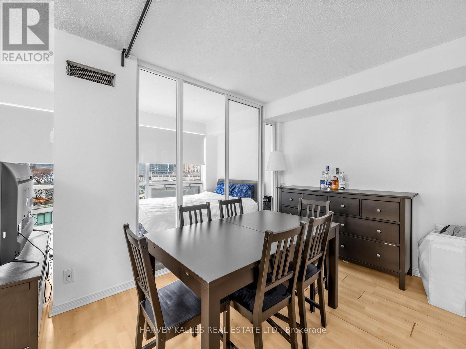 705 - 10 YONGE STREET