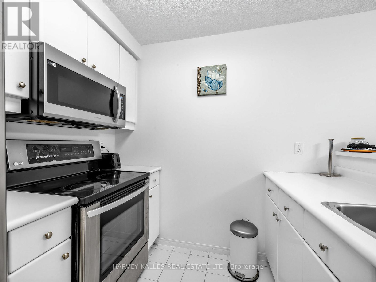 705 - 10 YONGE STREET