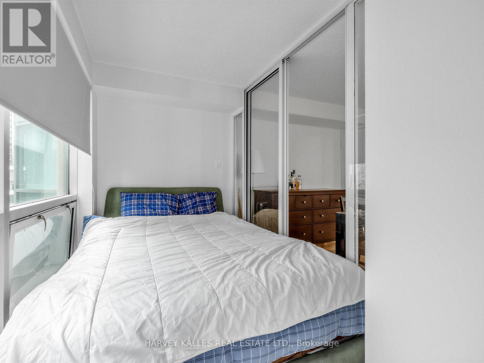 705 - 10 YONGE STREET