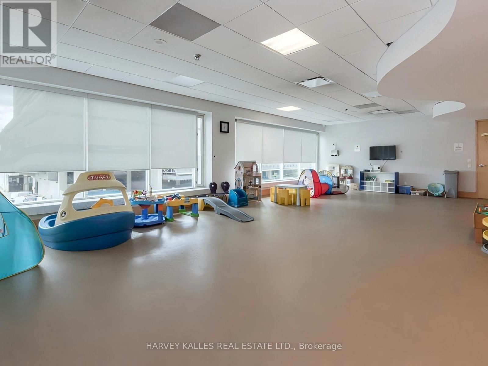 705 - 10 YONGE STREET