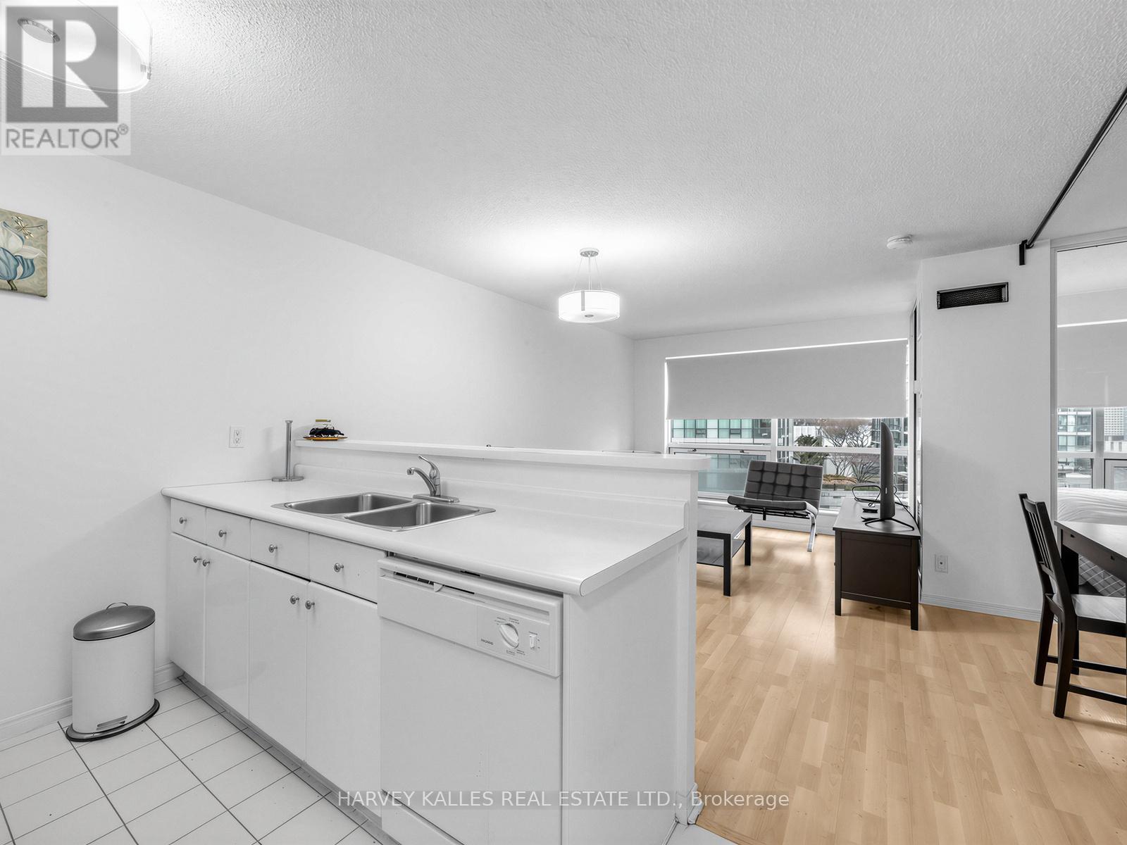 705 - 10 YONGE STREET