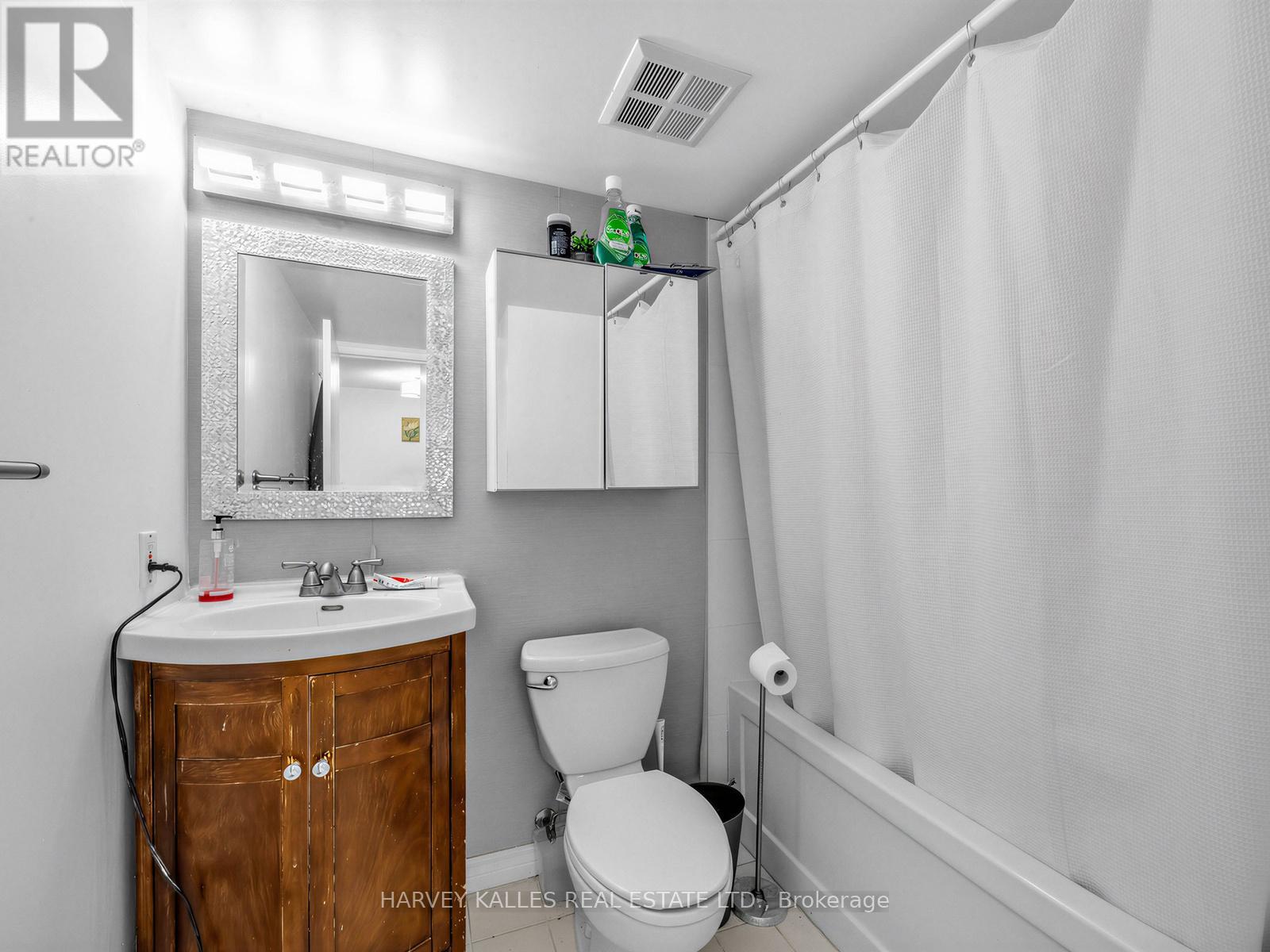 705 - 10 YONGE STREET