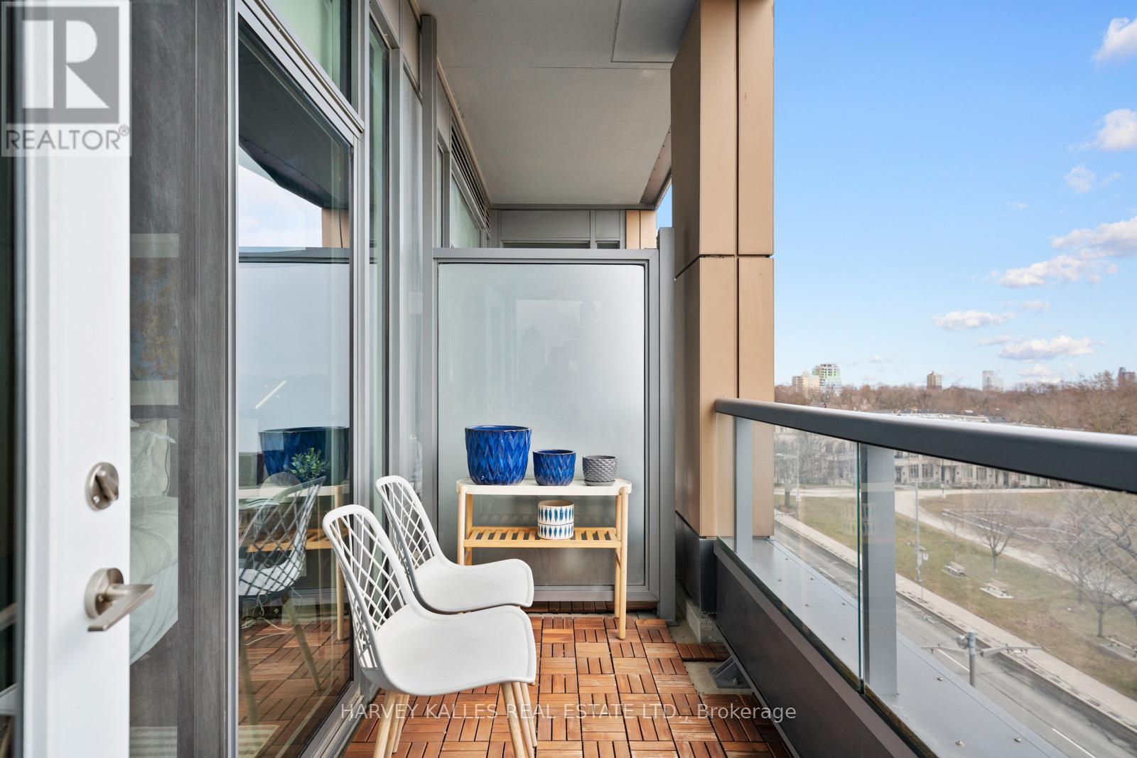 511 - 6 PARKWOOD AVENUE