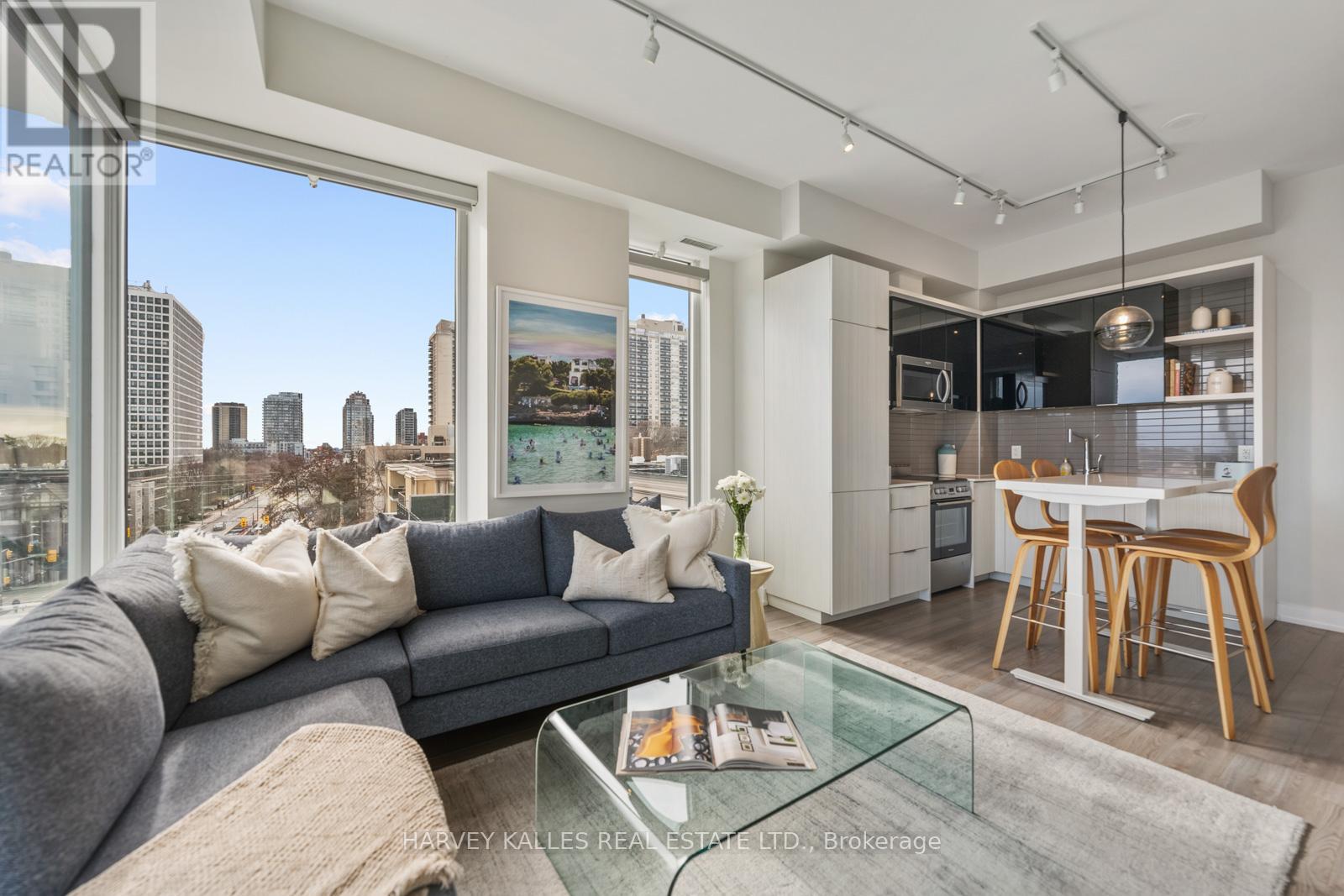 511 - 6 PARKWOOD AVENUE