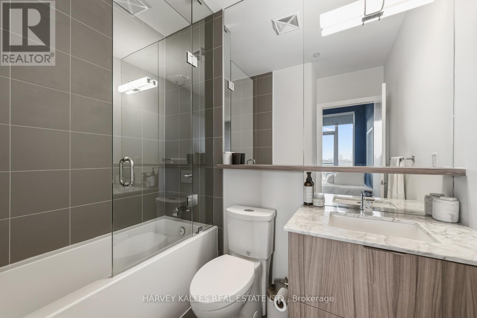 511 - 6 PARKWOOD AVENUE