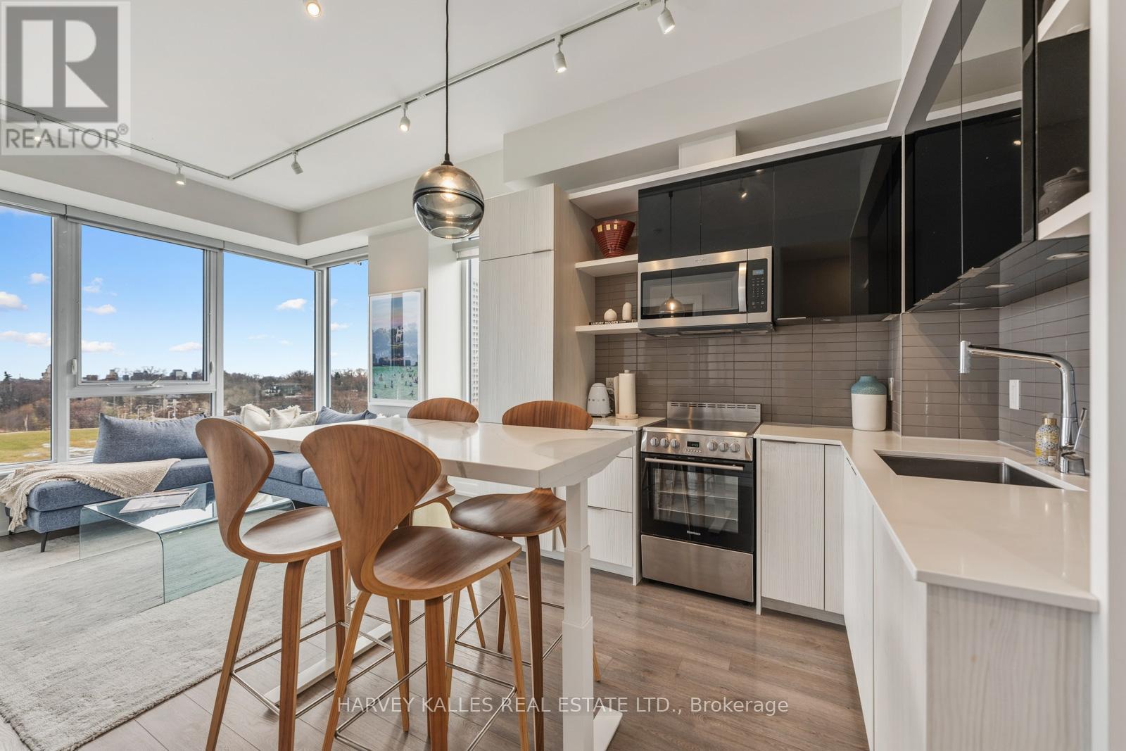 511 - 6 PARKWOOD AVENUE