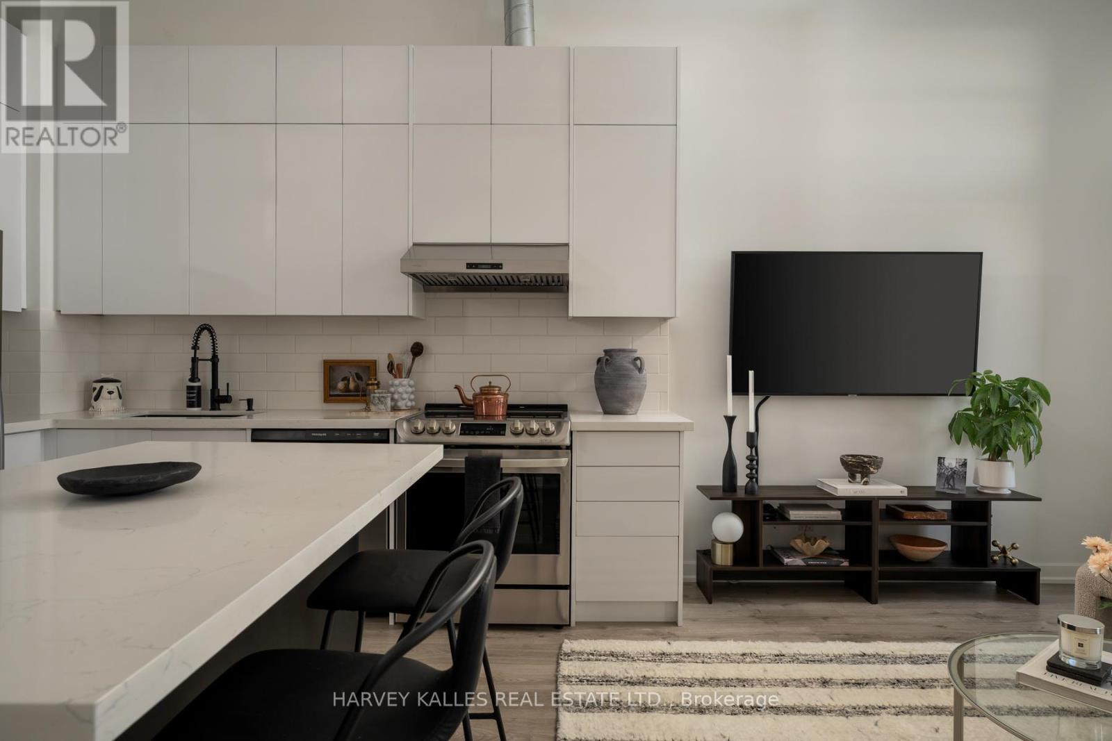 317 - 380 MACPHERSON AVENUE