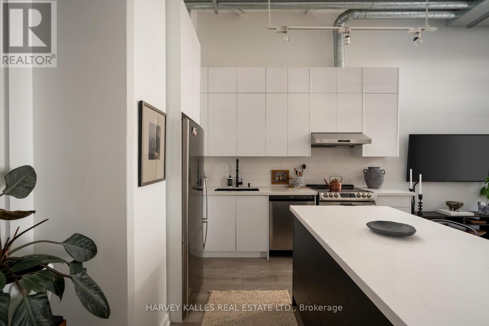 317 - 380 MACPHERSON AVENUE