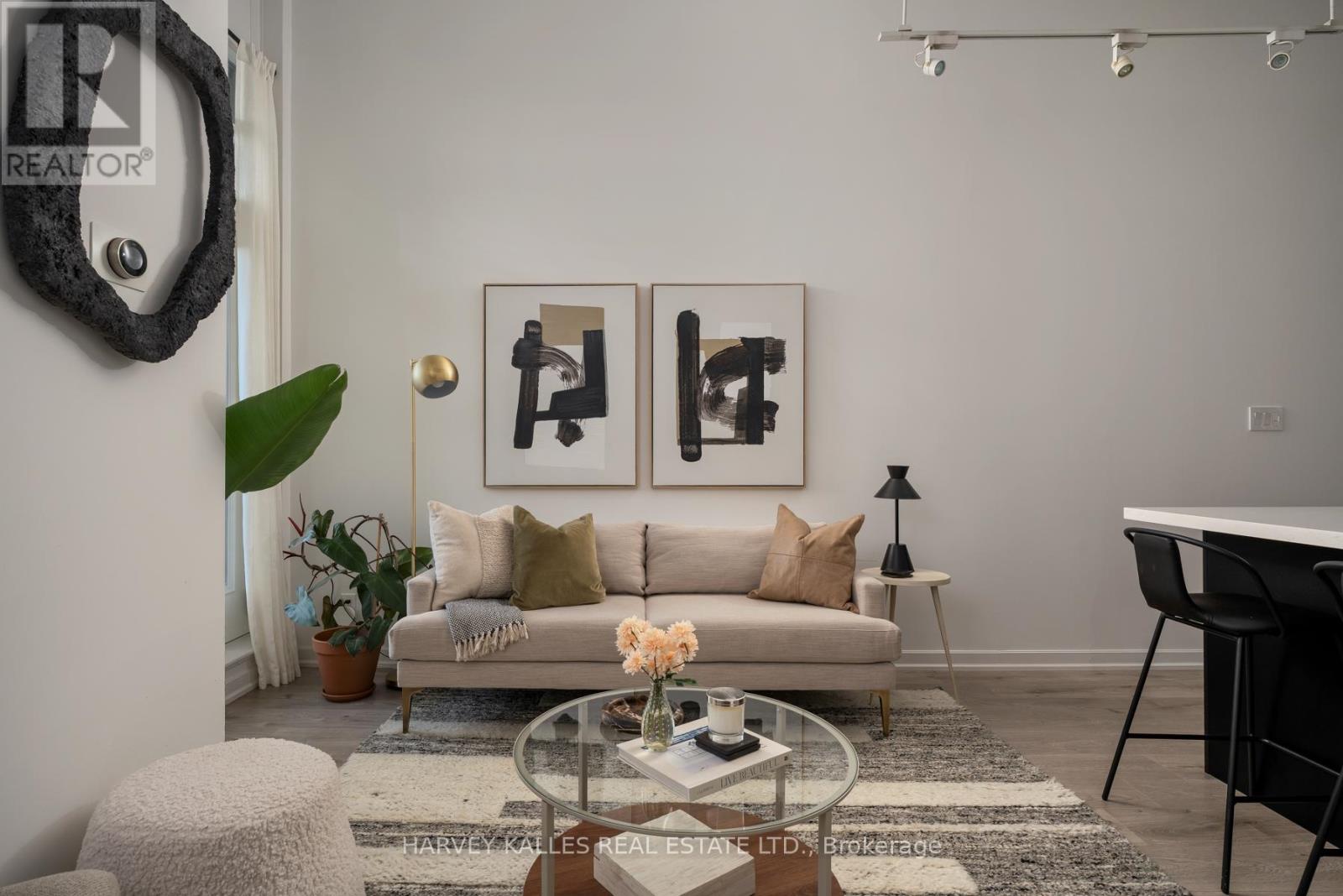 317 - 380 MACPHERSON AVENUE