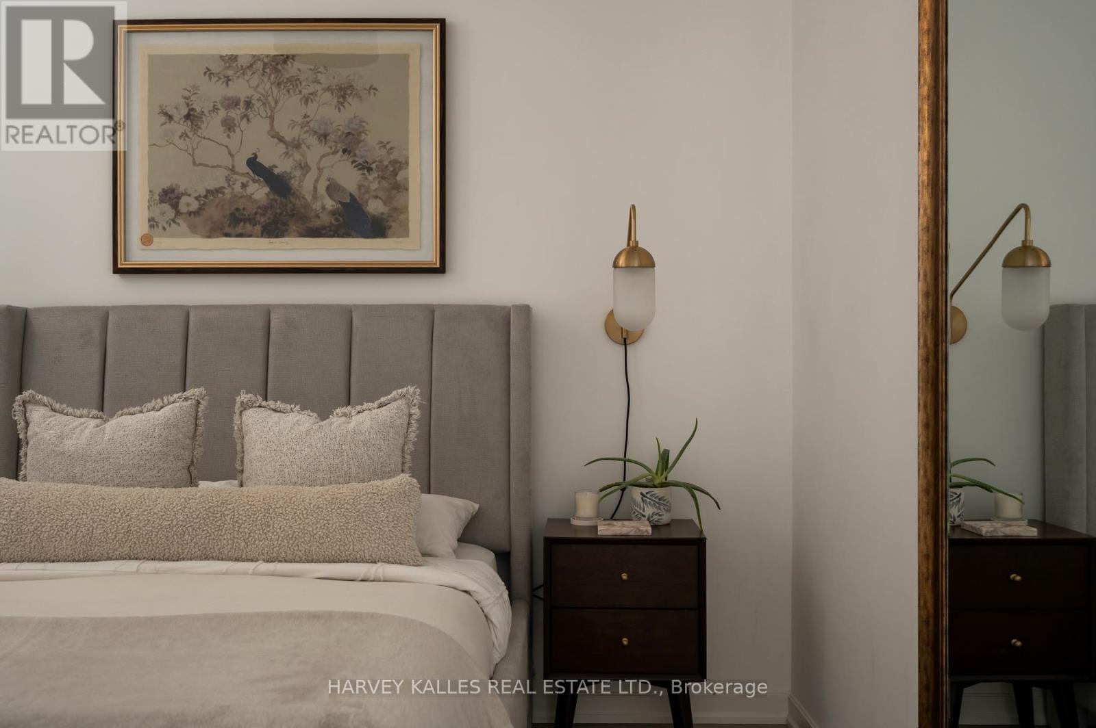 317 - 380 MACPHERSON AVENUE