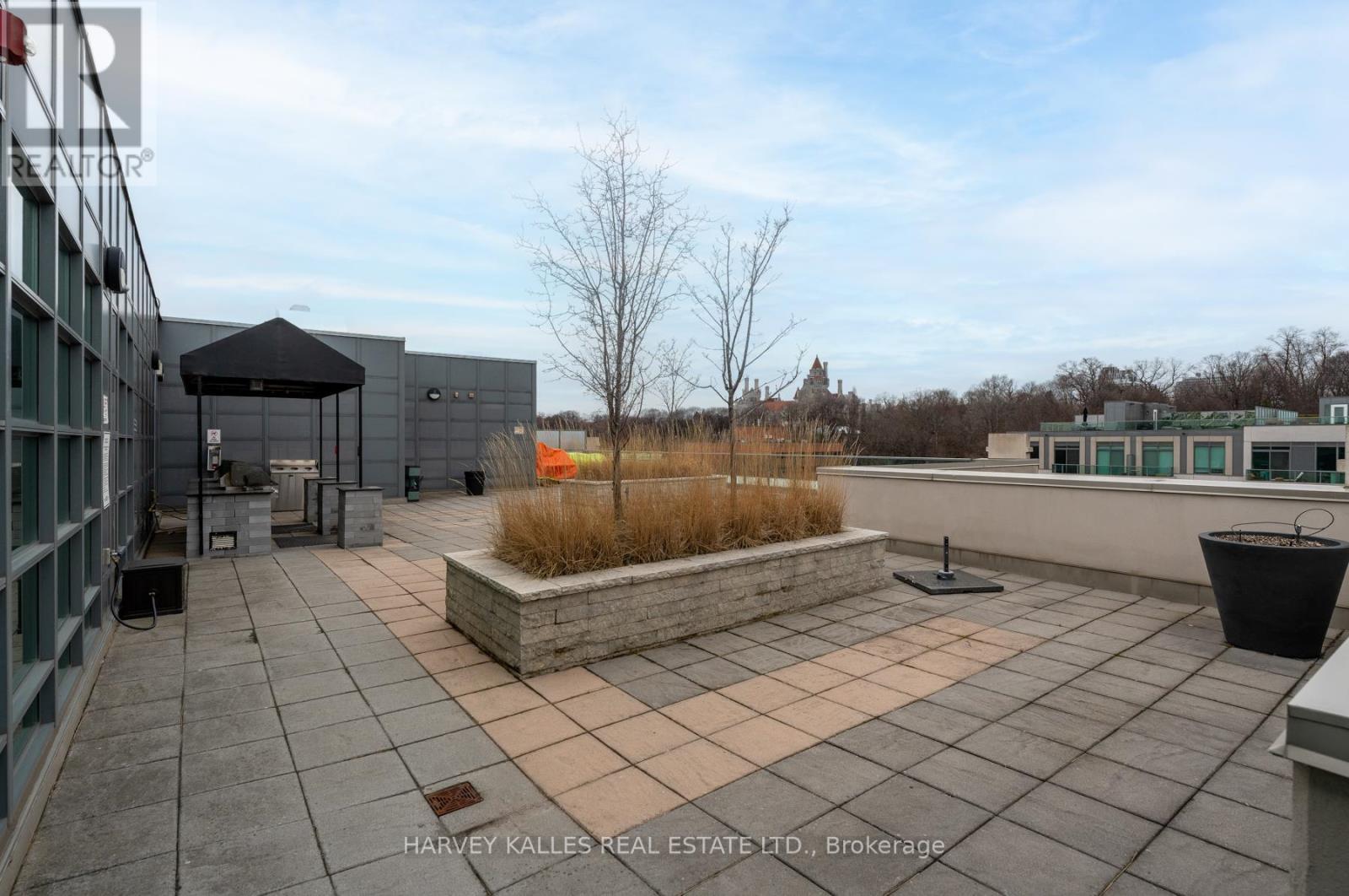 317 - 380 MACPHERSON AVENUE