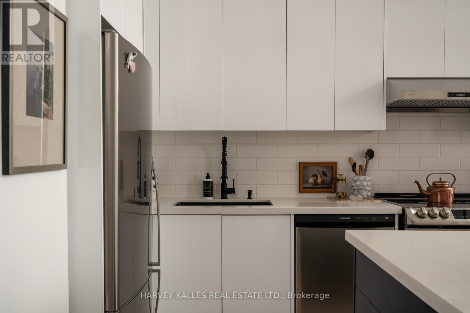 317 - 380 MACPHERSON AVENUE