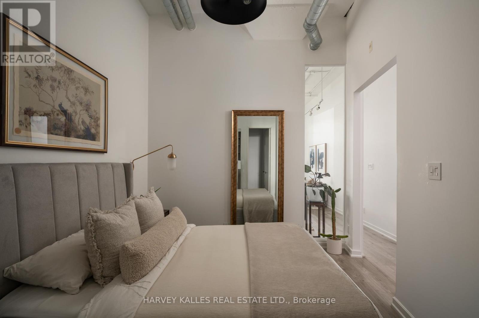 317 - 380 MACPHERSON AVENUE