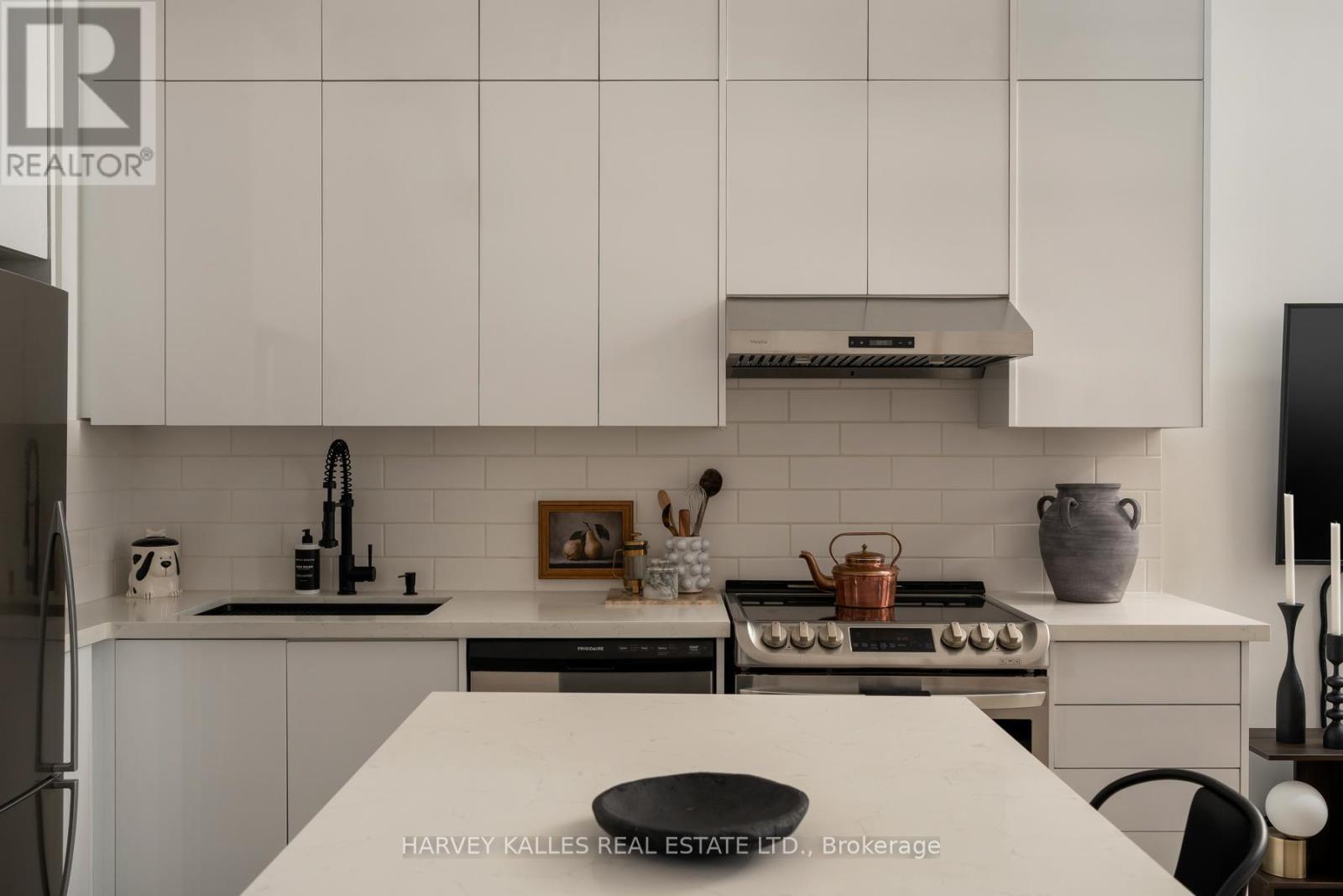 317 - 380 MACPHERSON AVENUE