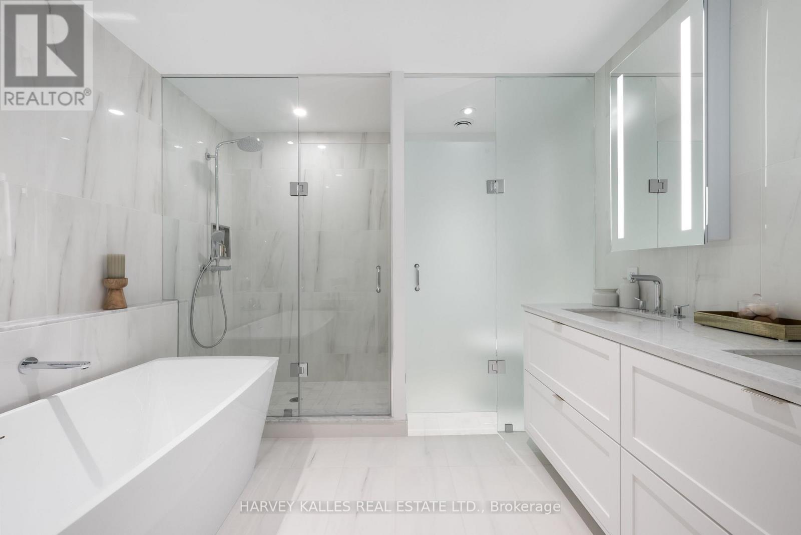 306 - 155 MERCHANTS' WHARF