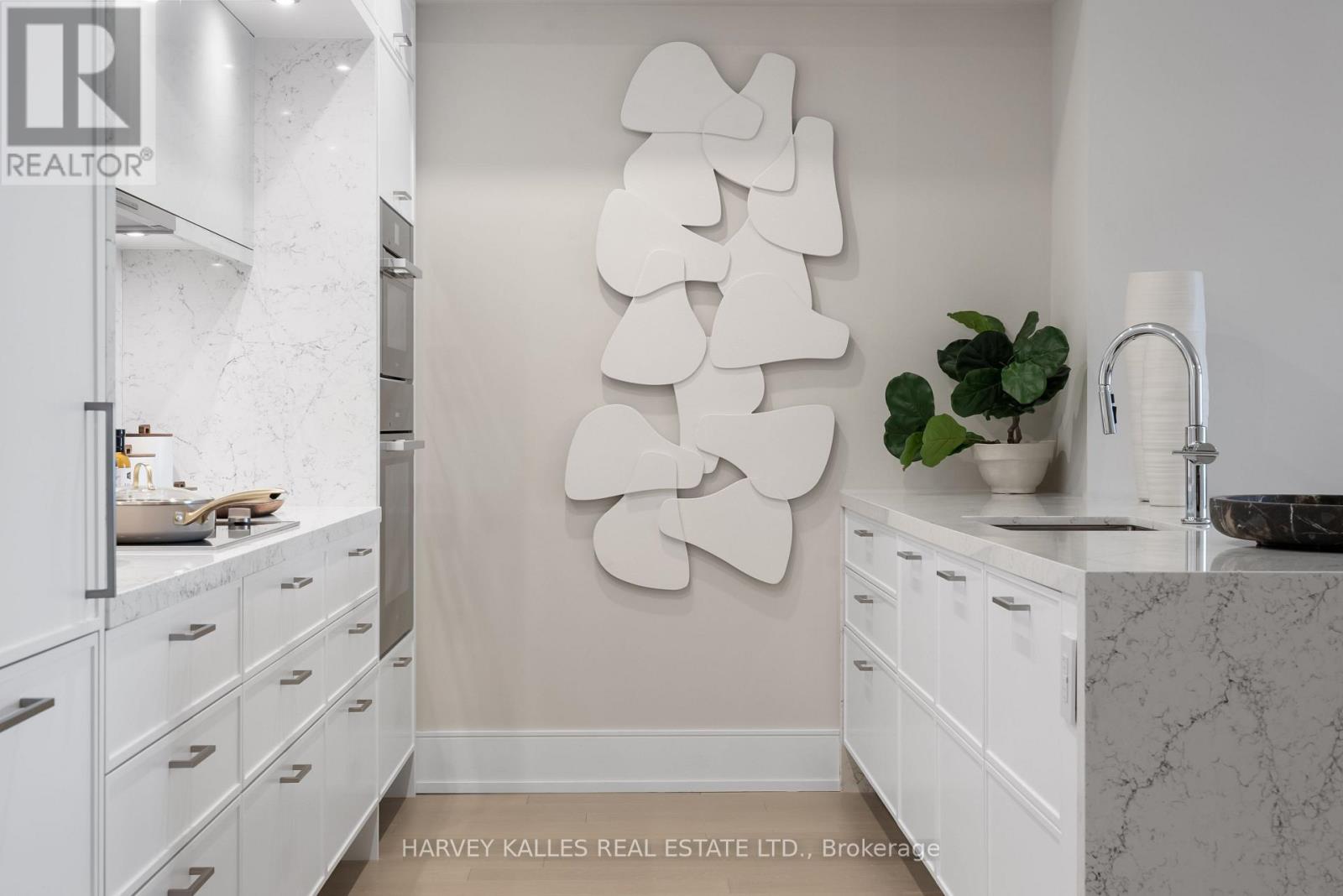 306 - 155 MERCHANTS' WHARF