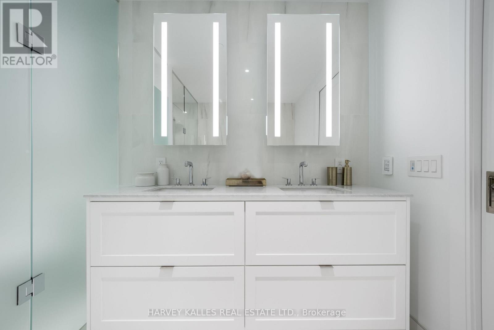 306 - 155 MERCHANTS' WHARF