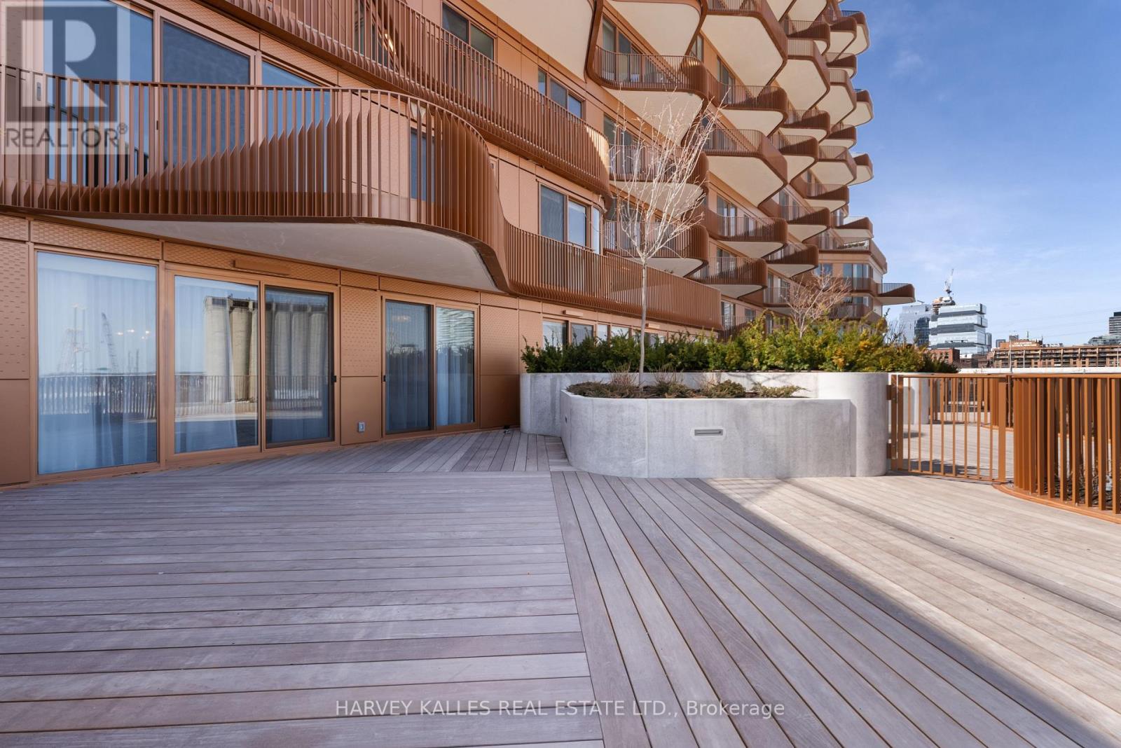 306 - 155 MERCHANTS' WHARF