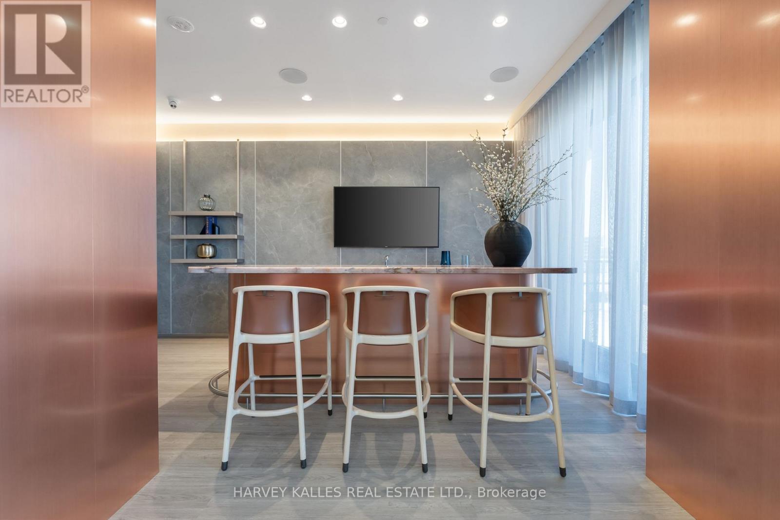 306 - 155 MERCHANTS' WHARF