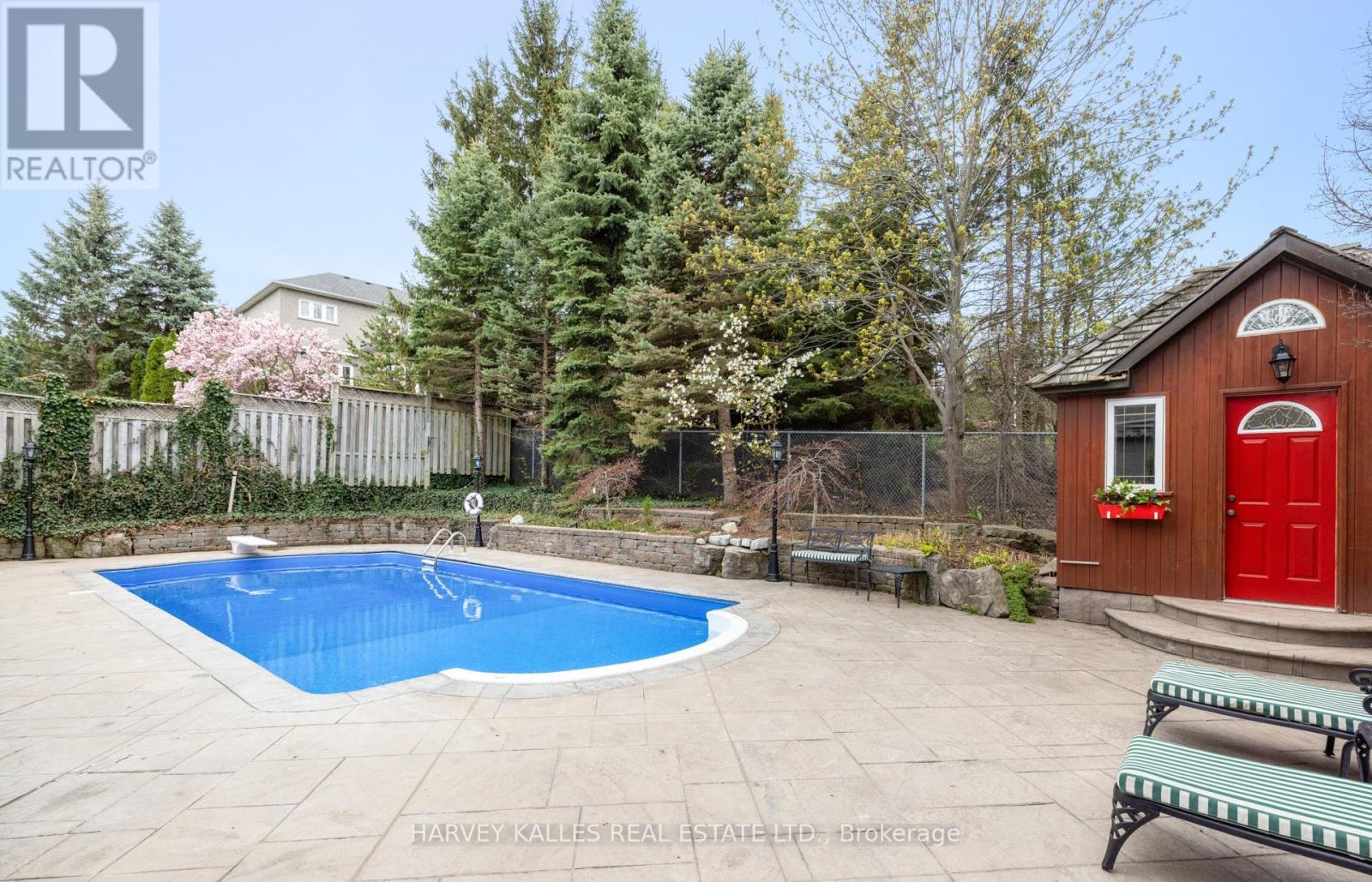 60 BOWAN COURT