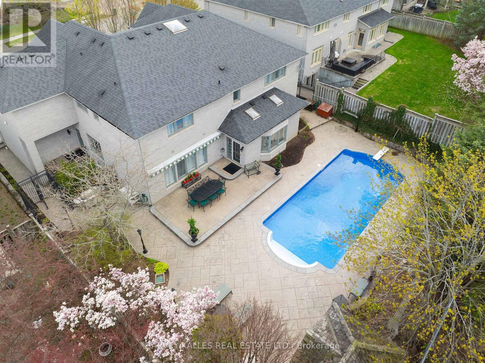 60 BOWAN COURT