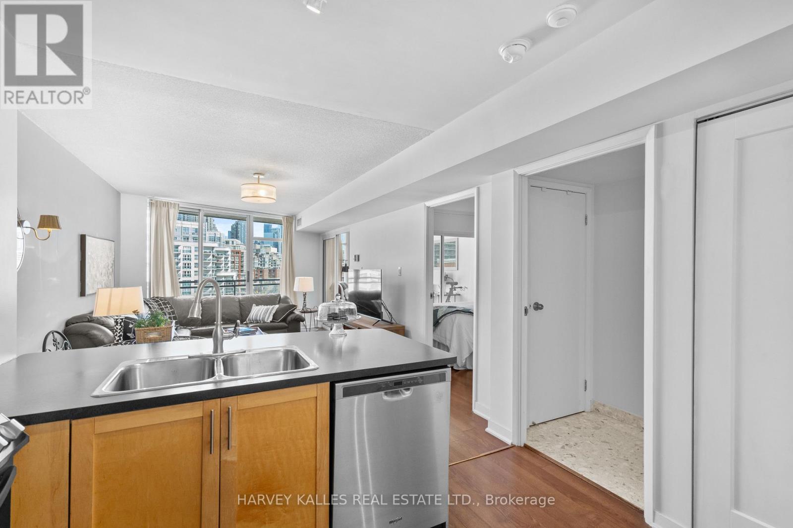 803 - 650 QUEENS QUAY W