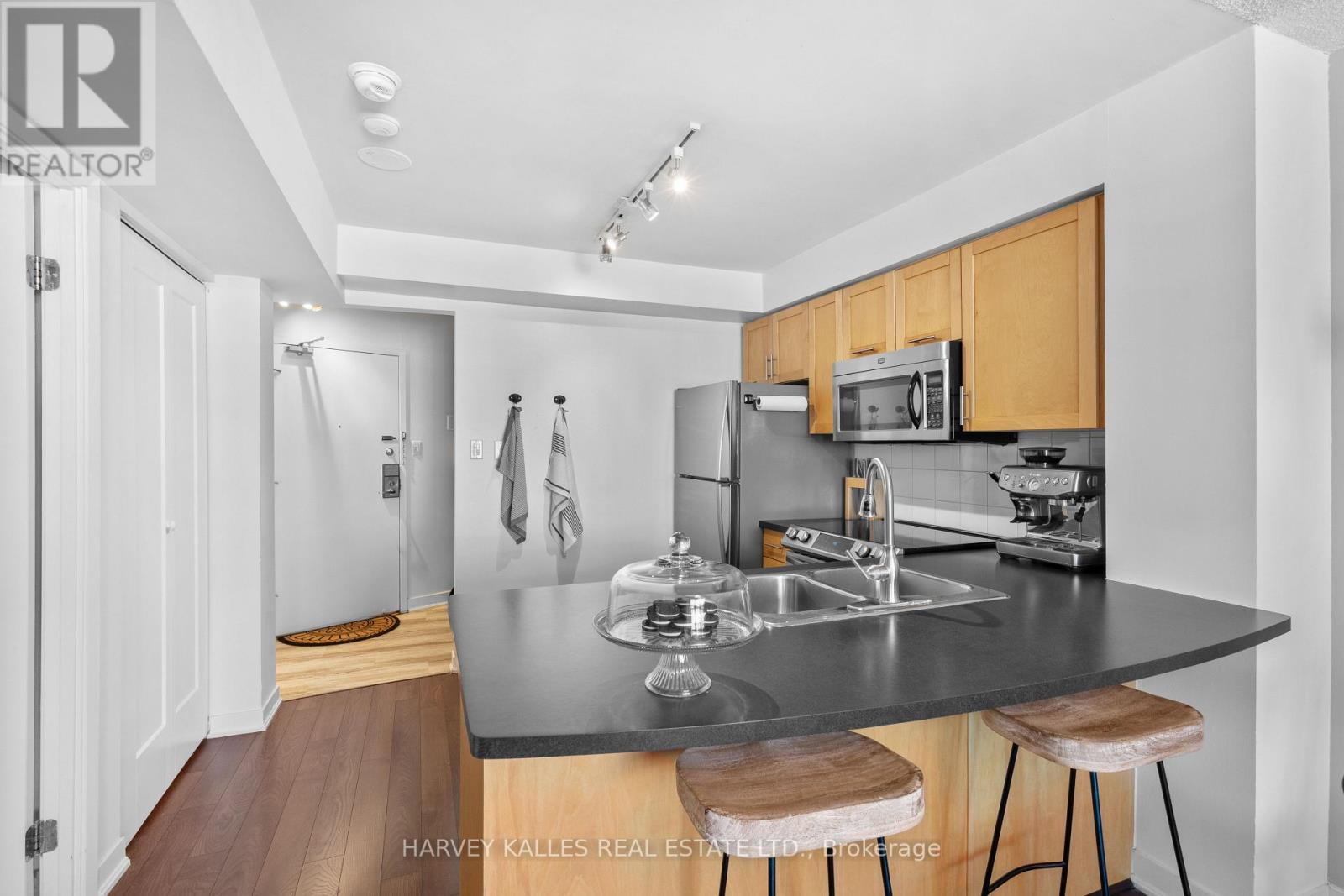 803 - 650 QUEENS QUAY W