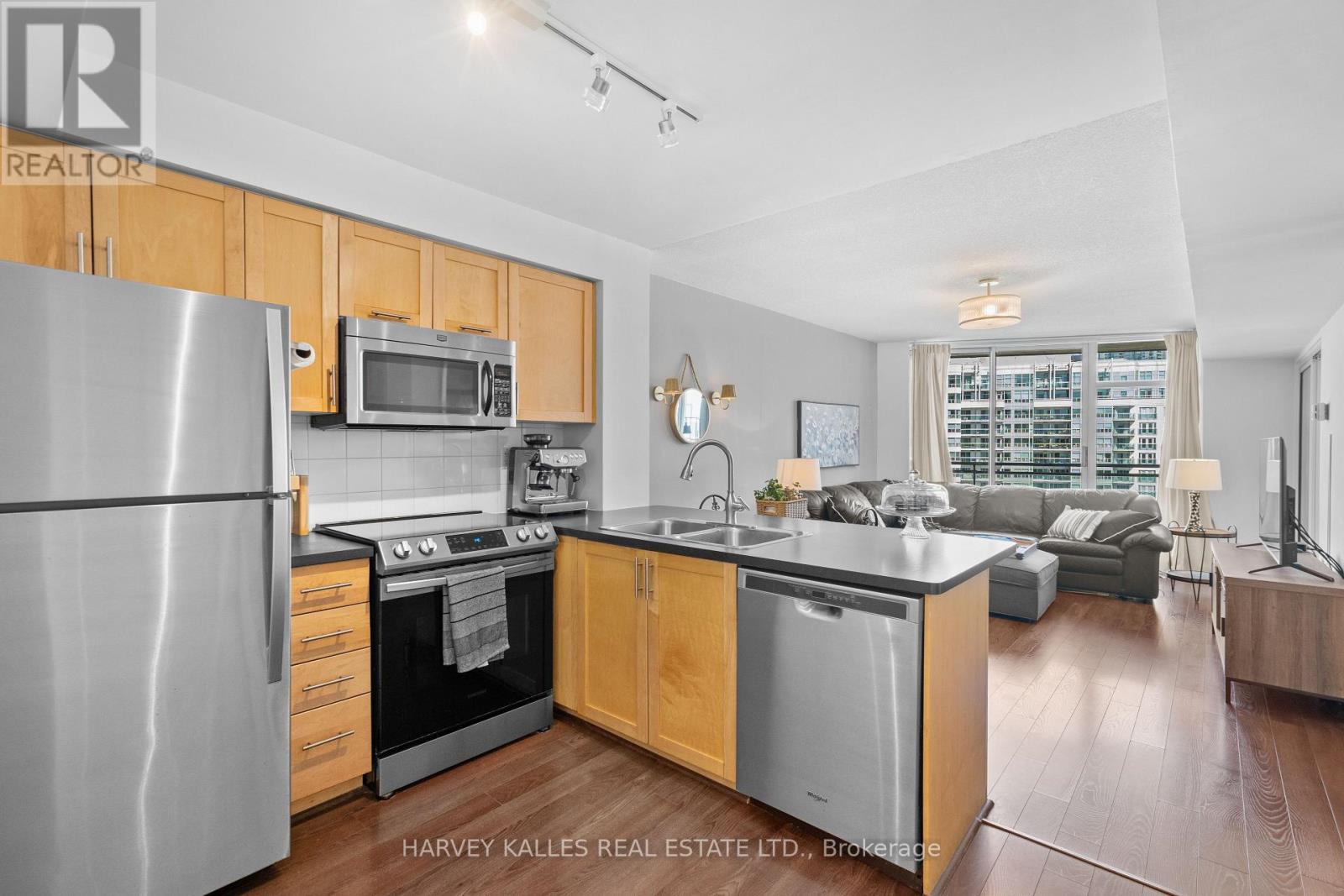 803 - 650 QUEENS QUAY W