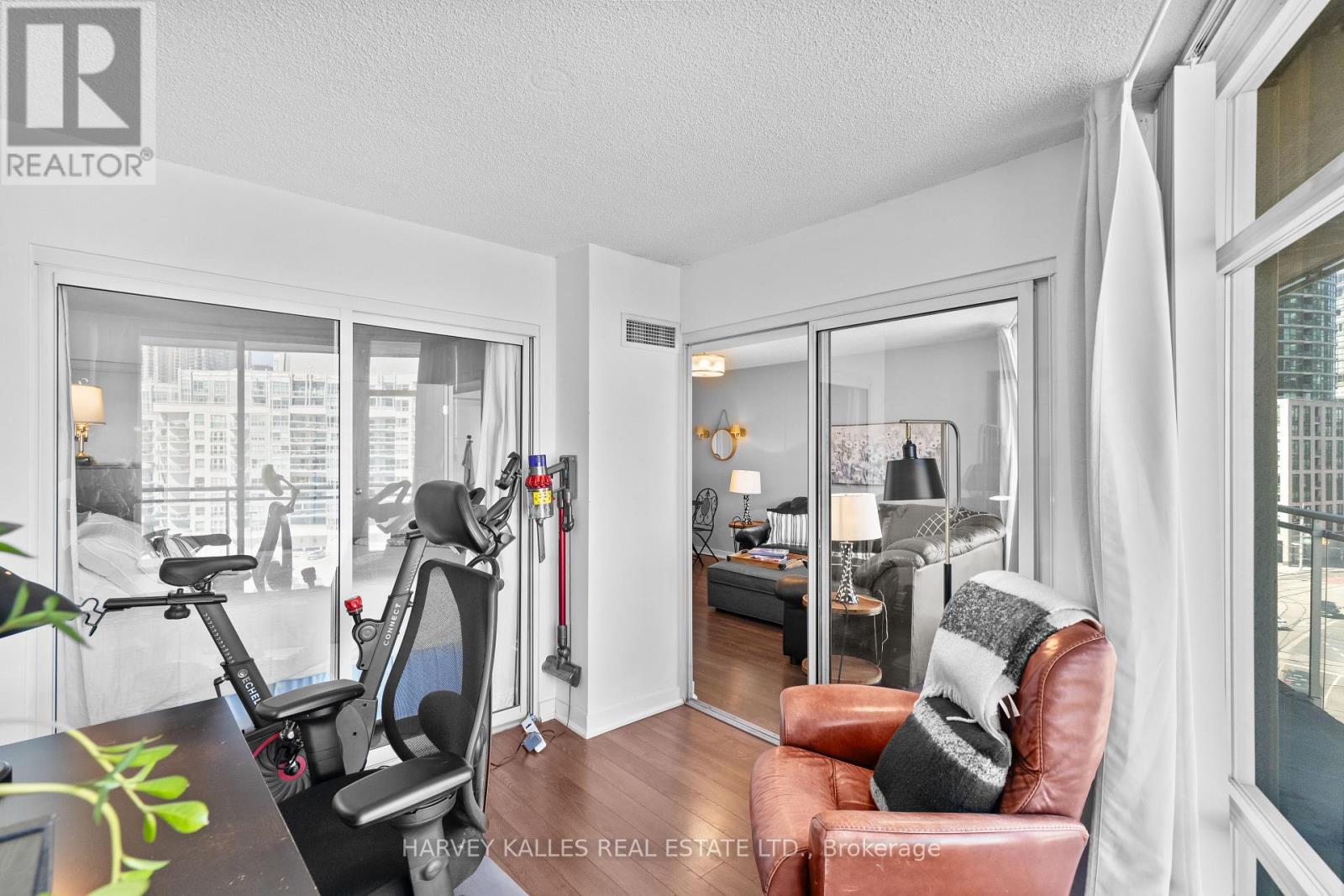 803 - 650 QUEENS QUAY W
