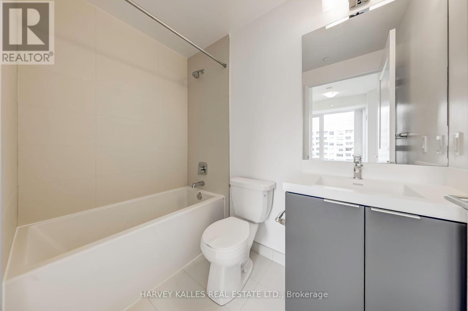 2504 - 25 HOLLY STREET