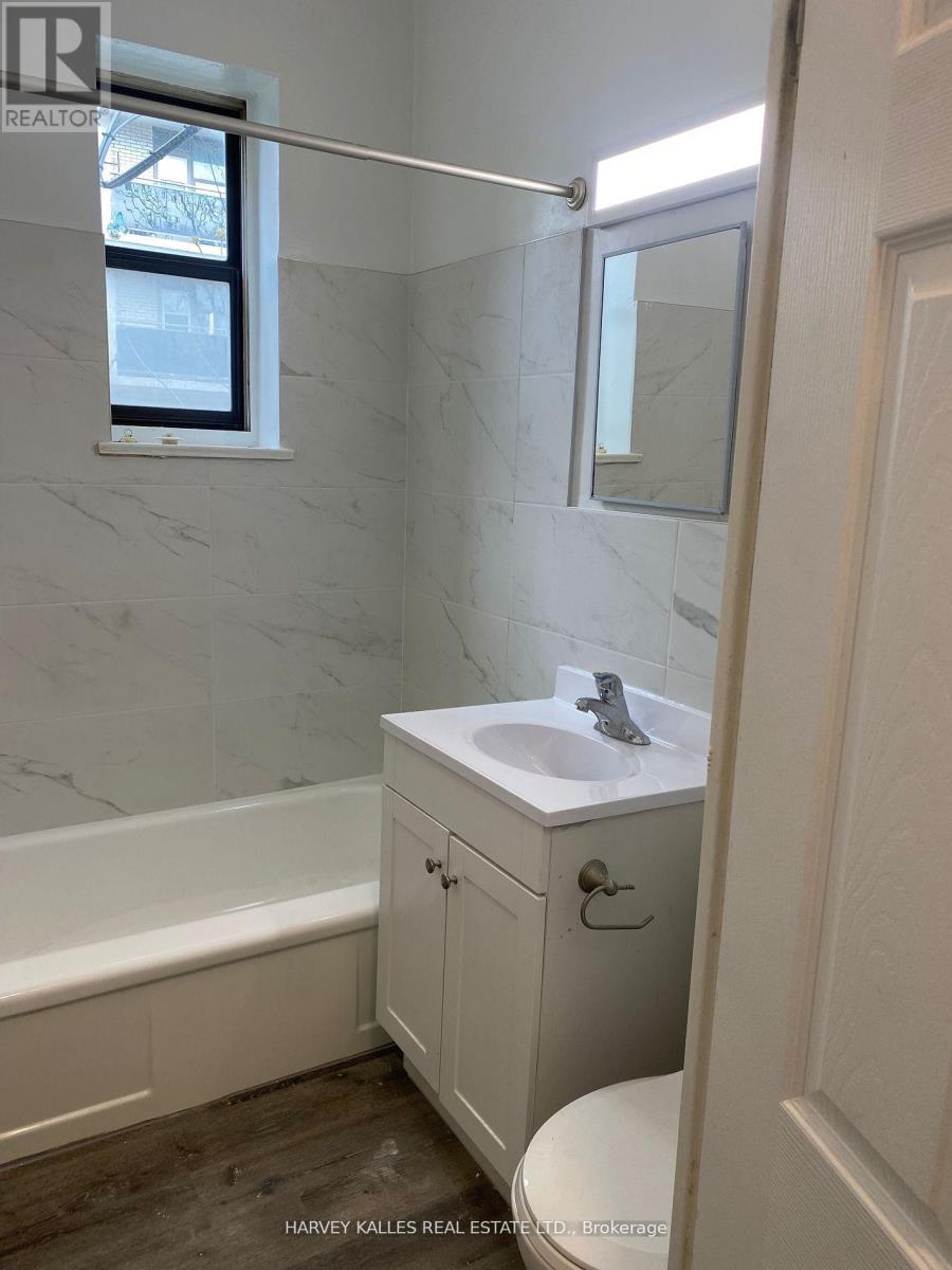 104 - 1582 BATHURST STREET