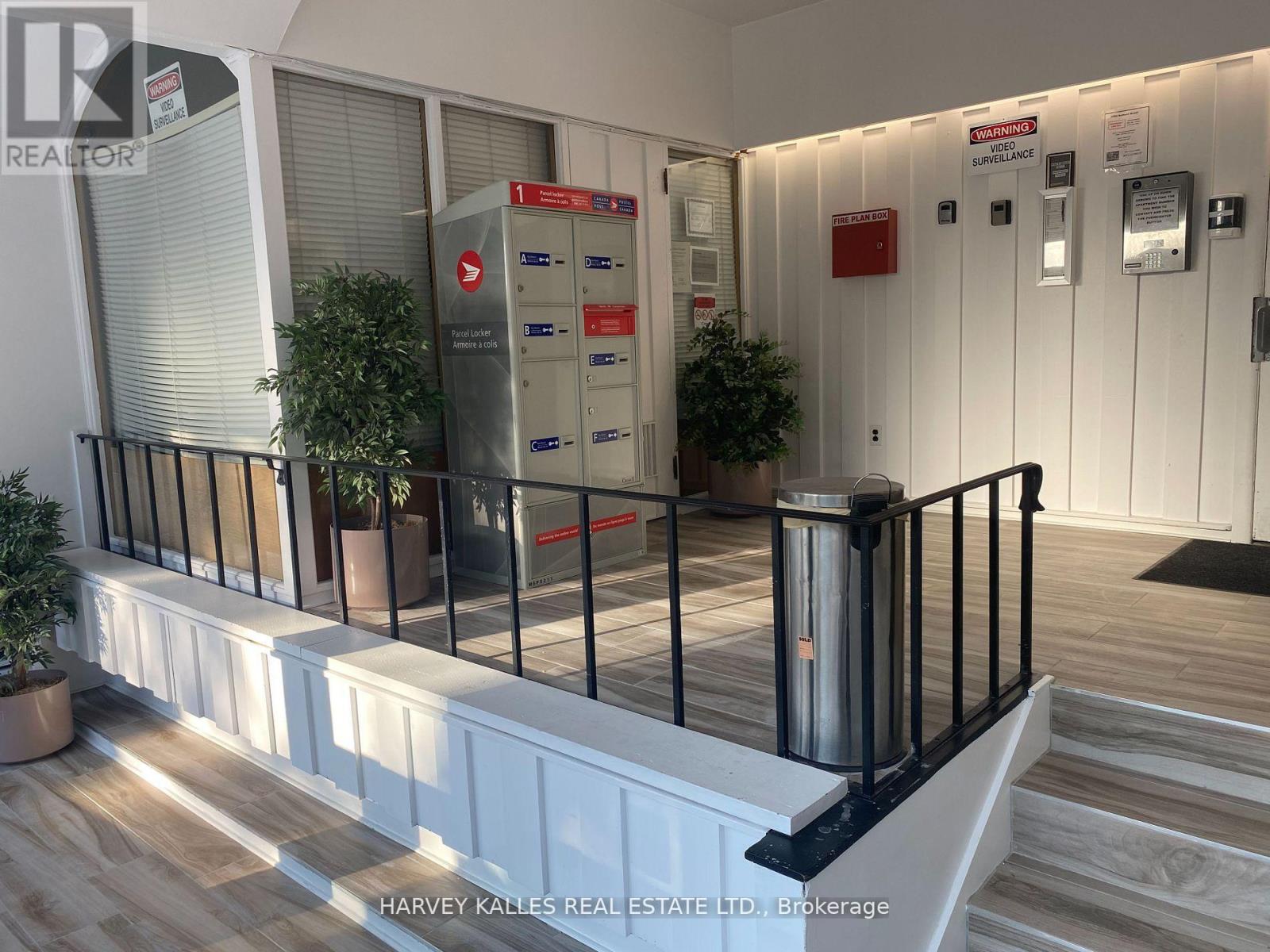 104 - 1582 BATHURST STREET