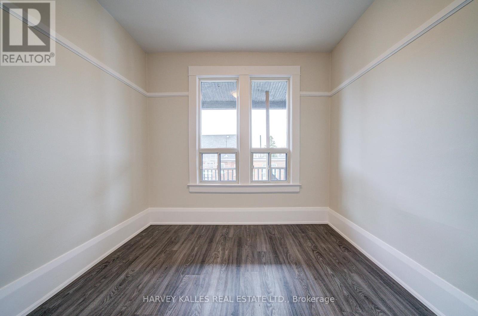 4 - 1074 ST CLAIR AVENUE W