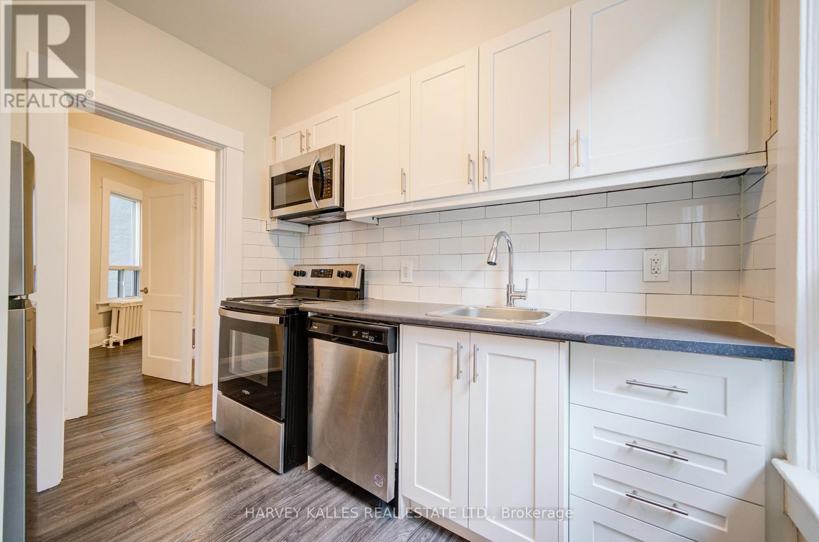 4 - 1074 ST CLAIR AVENUE W