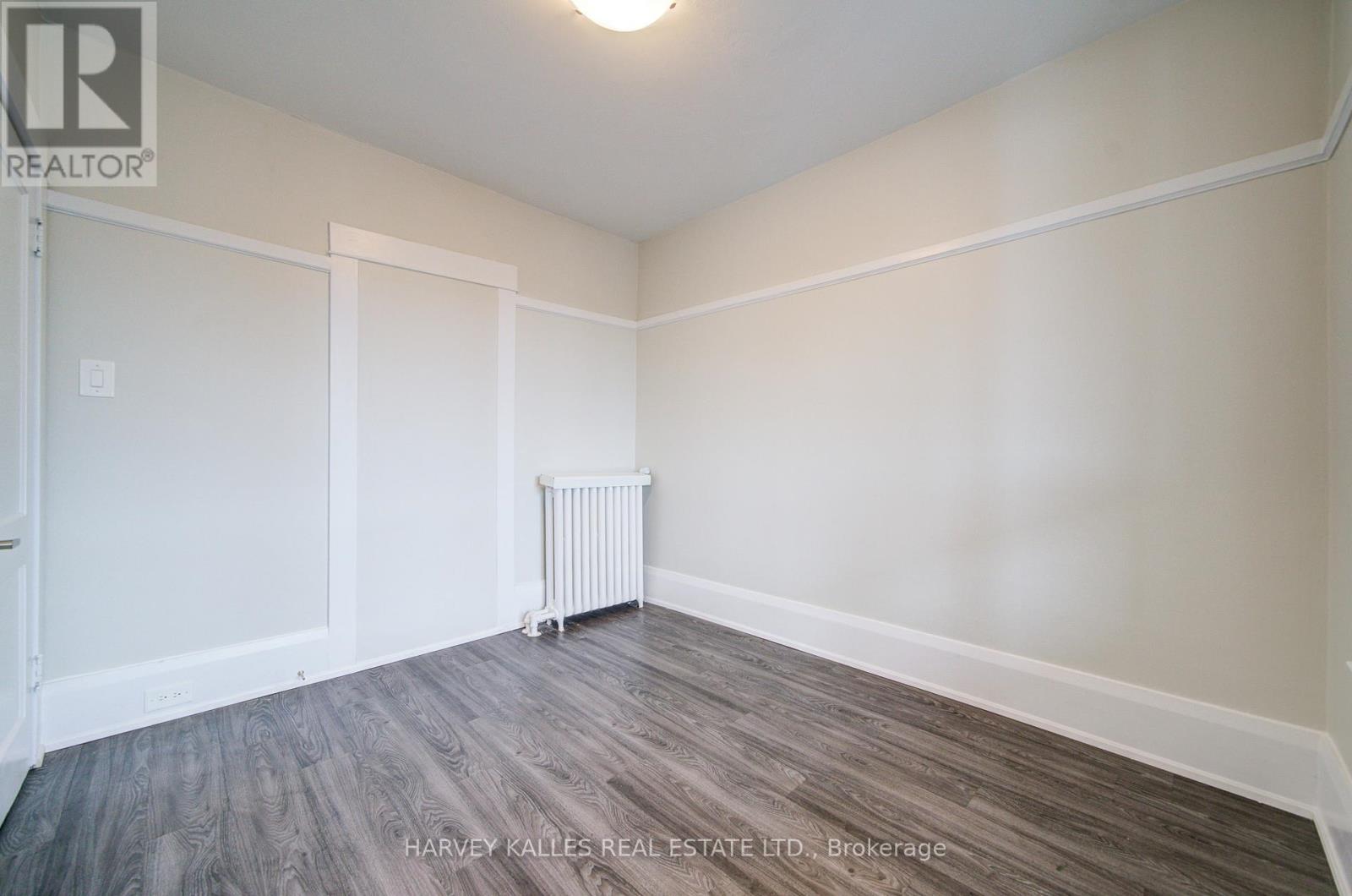 4 - 1074 ST CLAIR AVENUE W