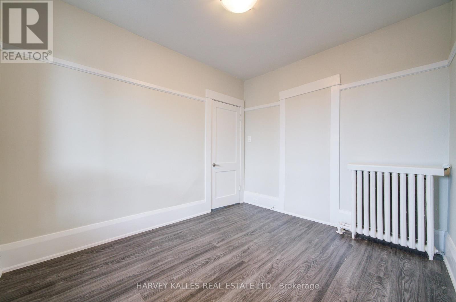 4 - 1074 ST CLAIR AVENUE W