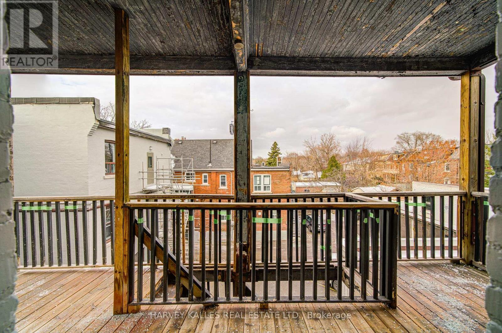 4 - 1074 ST CLAIR AVENUE W