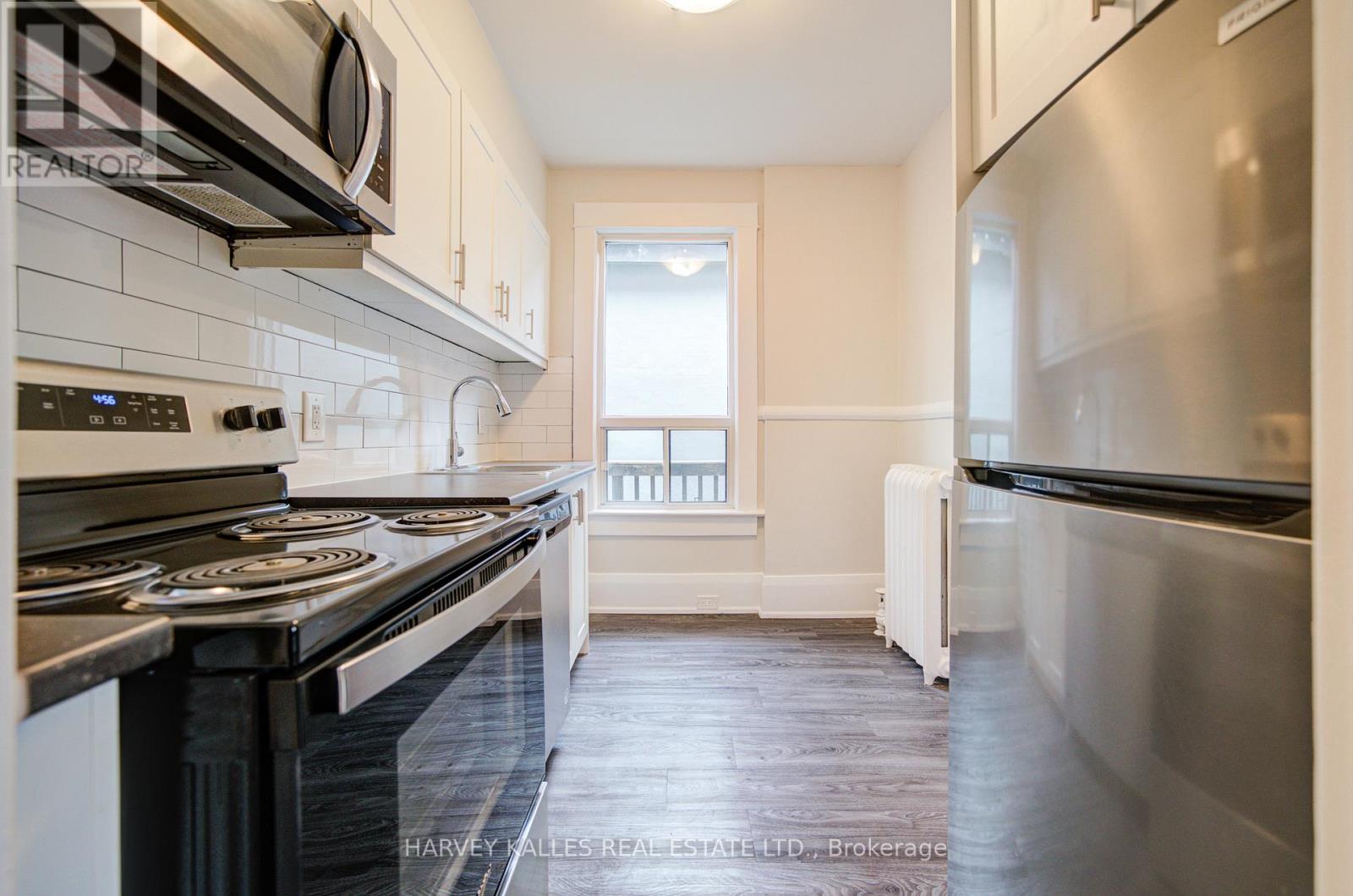 4 - 1074 ST CLAIR AVENUE W