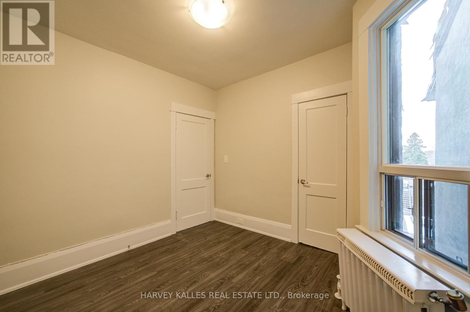 4 - 1074 ST CLAIR AVENUE W