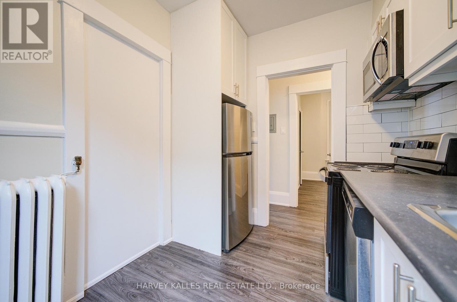4 - 1074 ST CLAIR AVENUE W