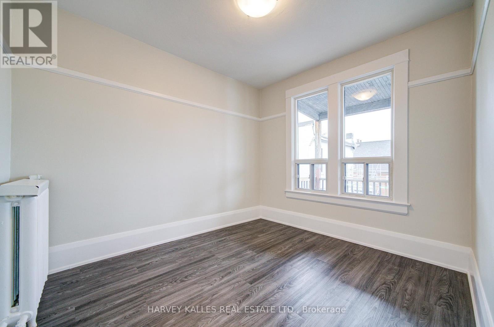 4 - 1074 ST CLAIR AVENUE W